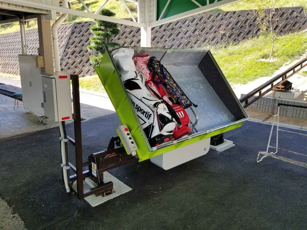 光丘カントリークラブ様にゴルフバック搬送機を納入しました。
